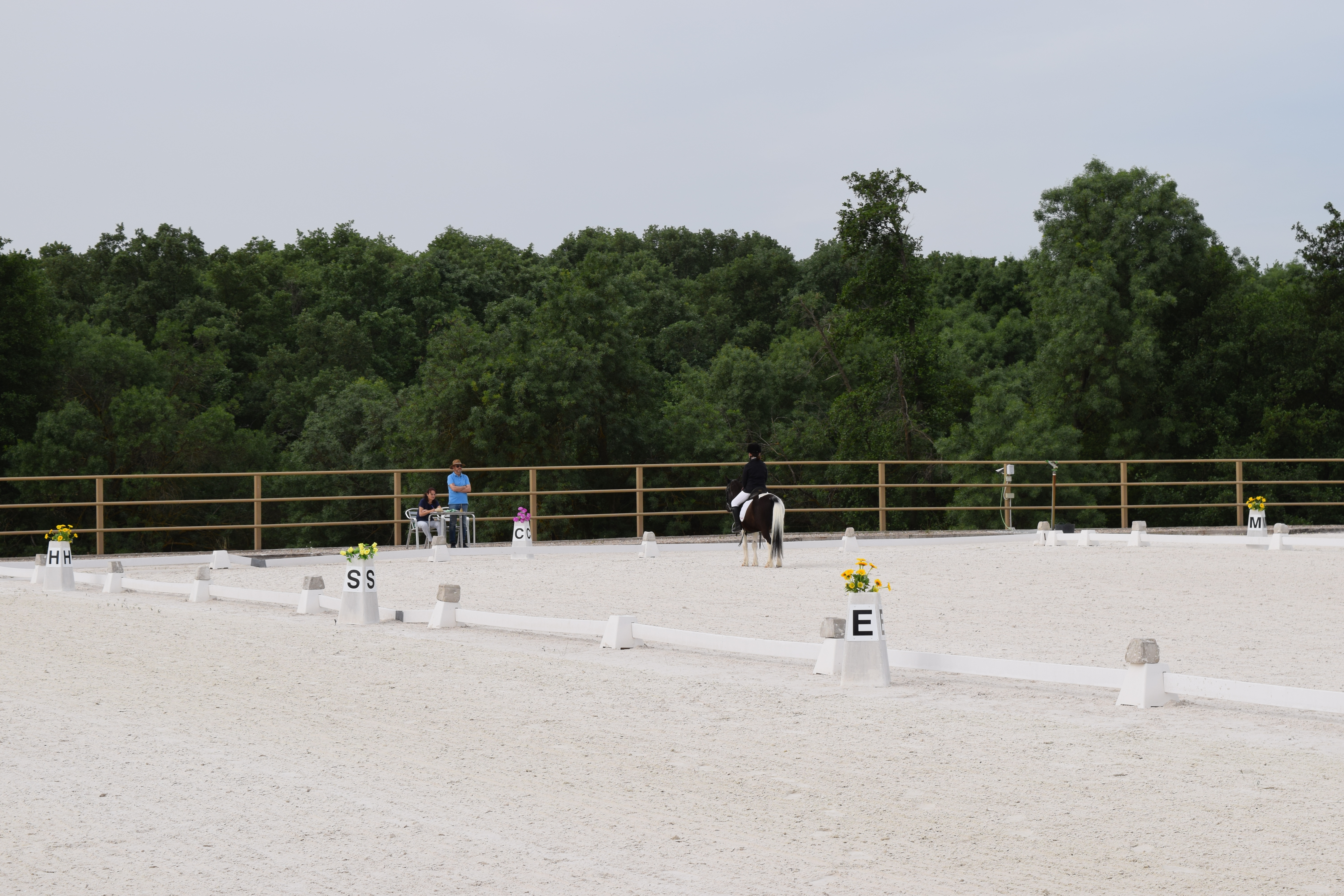 Alumnos compitiendo en nuestra pista exterior